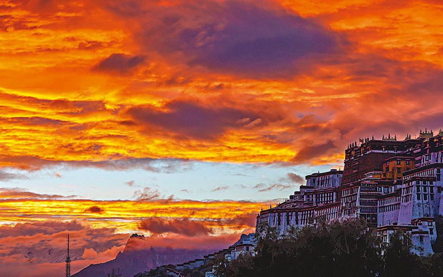 ◆從朵森格路方向拍攝的布達拉宮。
