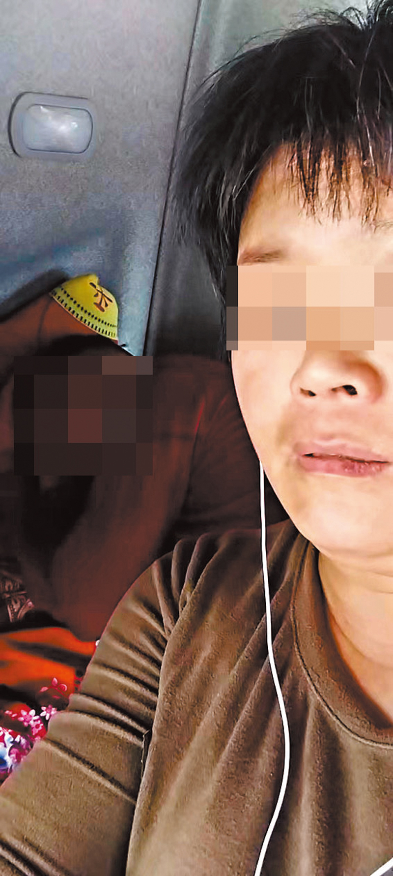 ◆胡師傅（左）休息時，妻子負責盯着裝貨。  受訪者供圖