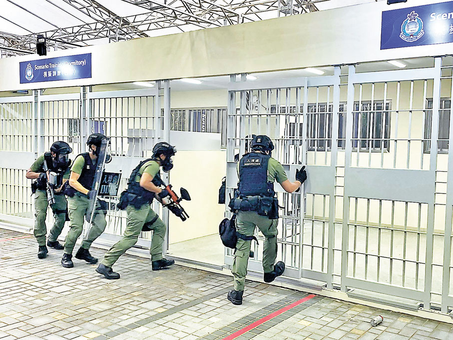 ◆圖為入境處示範行動。香港文匯報記者張弦 攝