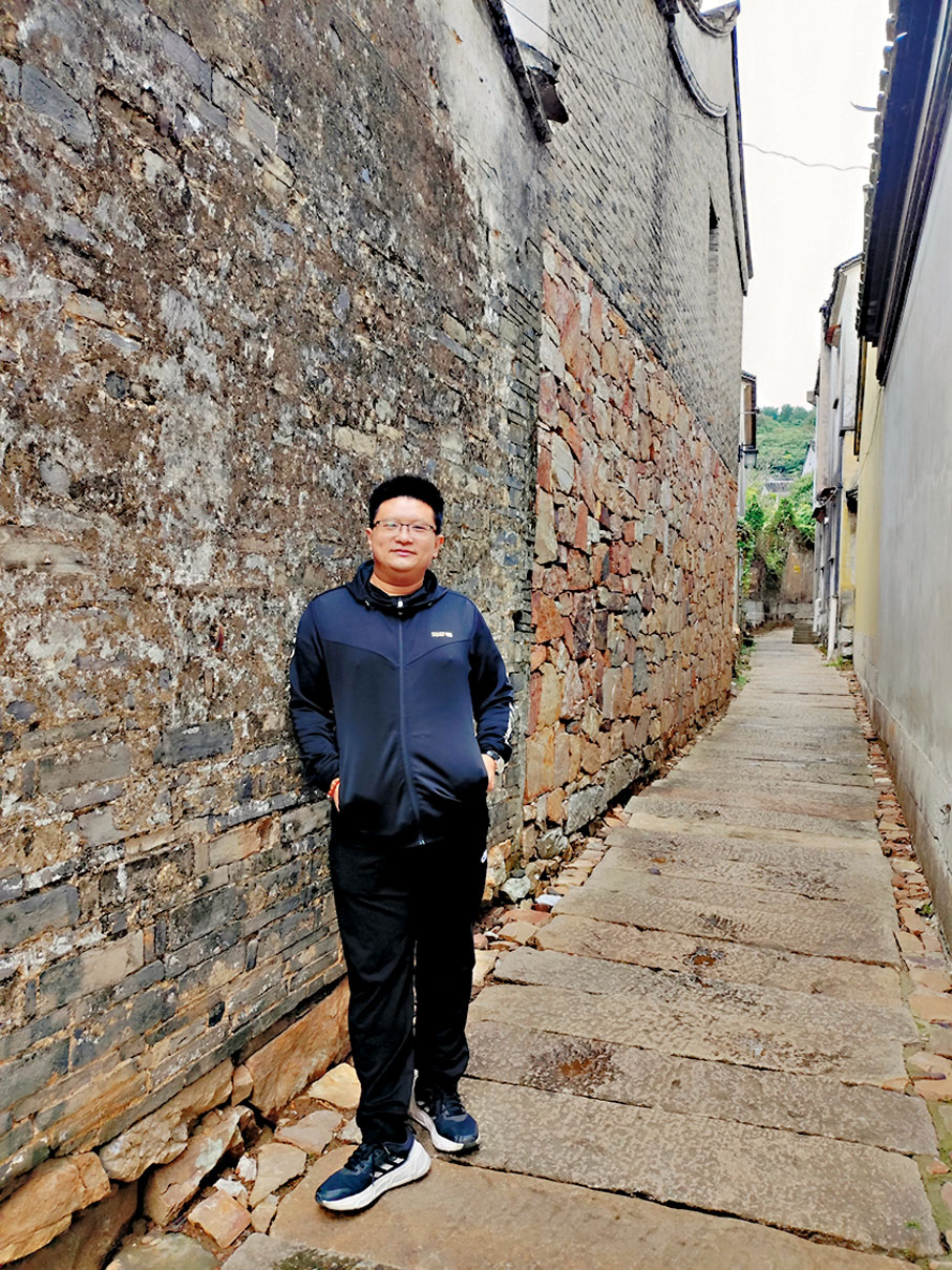 ◆作家房偉　受訪者供圖