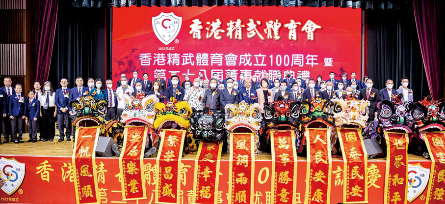 ◆ 全體嘉賓與十頭醒獅在台上合照。