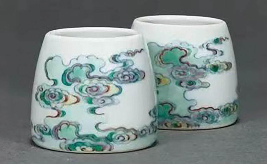 ◆ 雍正 鬥彩祥雲紋馬蹄式水丞一對