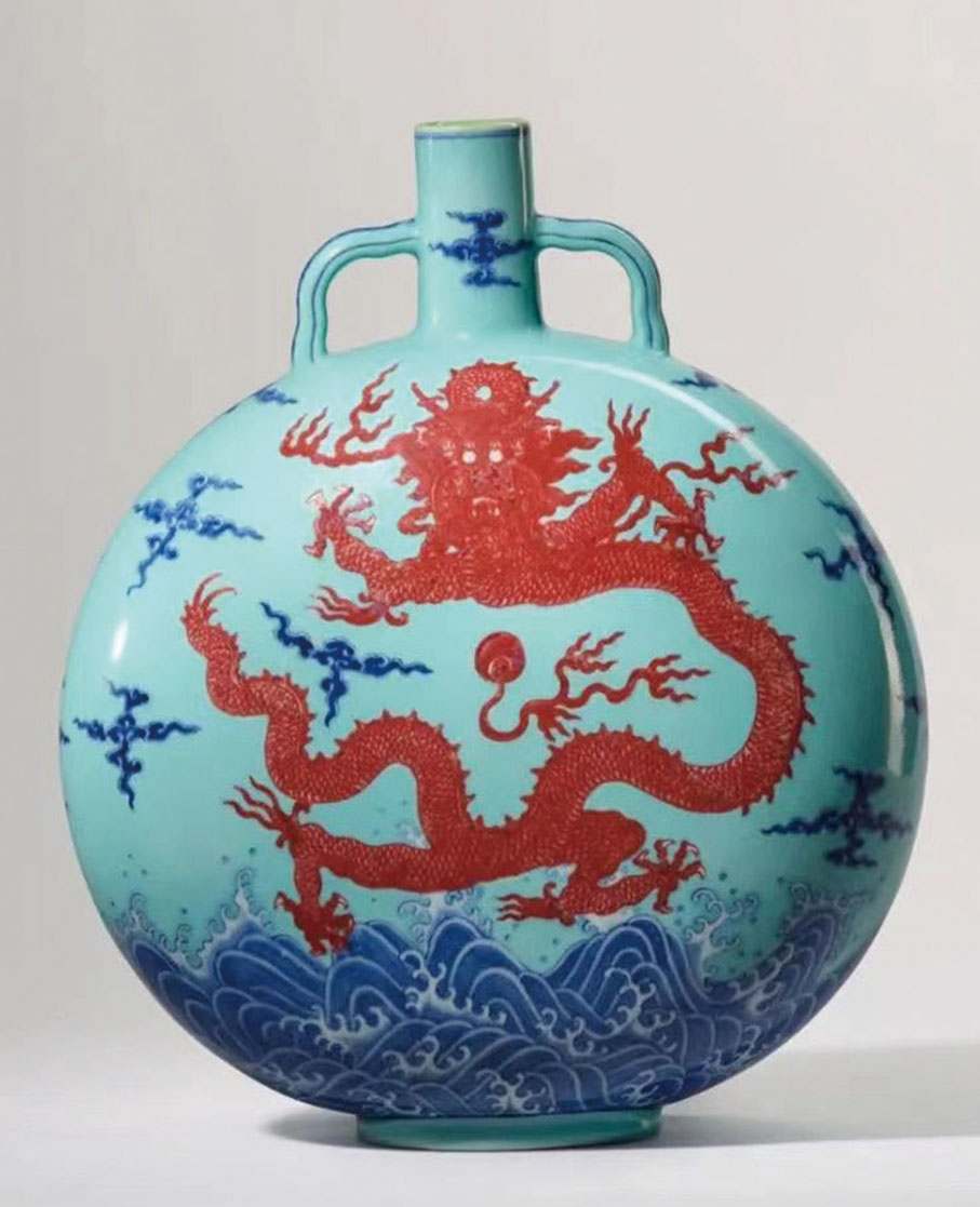 ◆ 乾隆 松石綠地青花釉裡紅海水雲龍紋抱月瓶