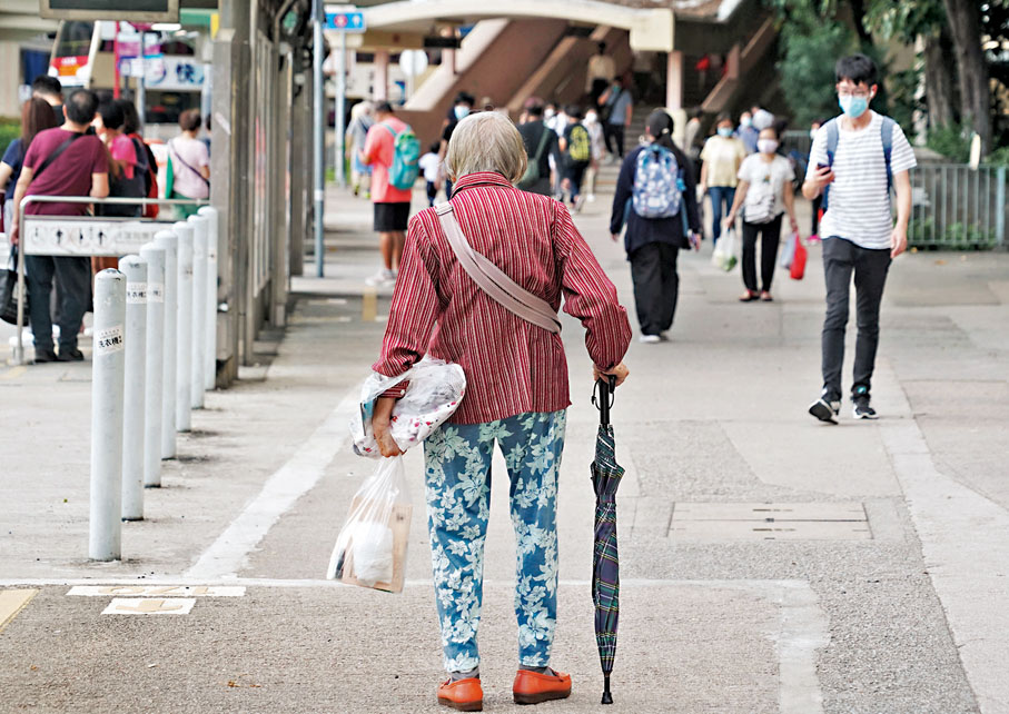 ◆每逢氣溫驟降，送院長者都會增多。香港文匯報記者曾興偉 攝
