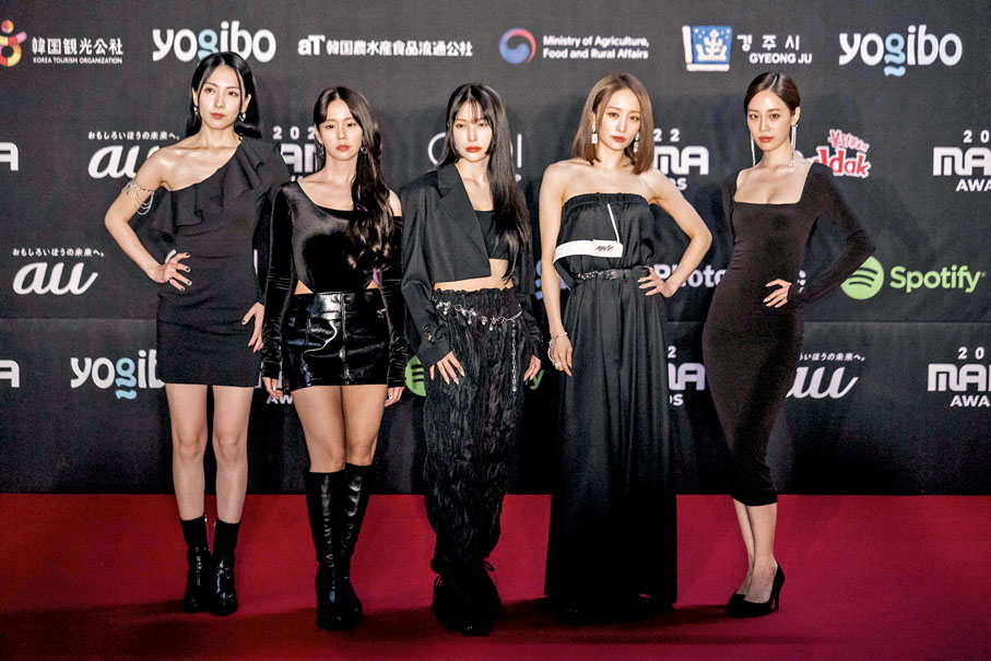 ◆ KARA久違七年昨晚合體亮相紅地毯。