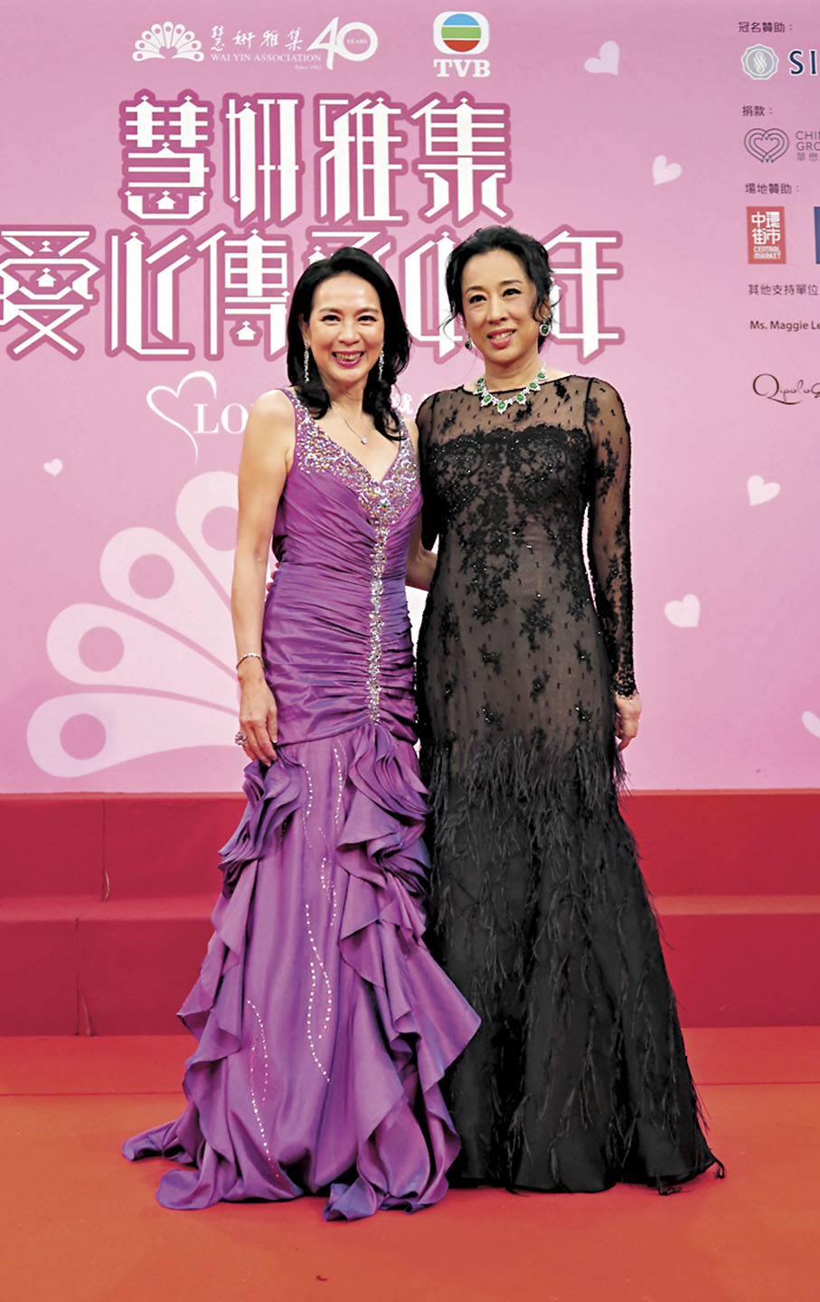 ◆慧妍雅集永遠名譽會長朱玲玲(右)和前會長鄭文雅合照。