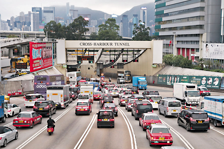 ◆紅隧黃昏時間車流擠迫。香港文匯報記者萬霜靈 攝