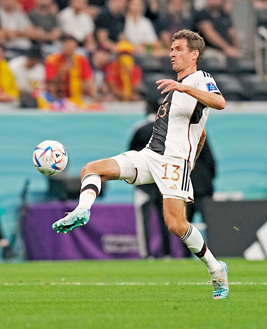 湯馬士梅拿 德國前鋒 年齡：33歲 効力球會：拜仁慕尼黑（德甲） 國家隊上陣次數（入球）：120（44）