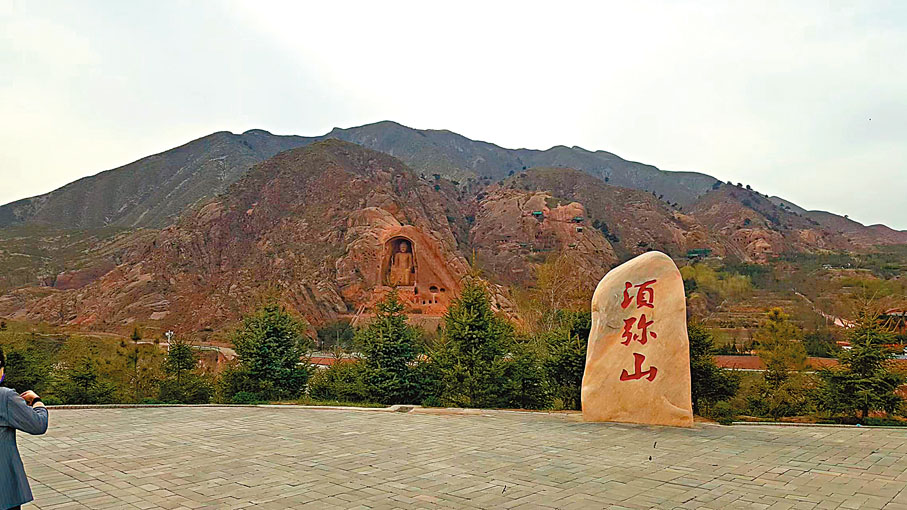 ◆著名的須彌山大佛樓石窟遠景