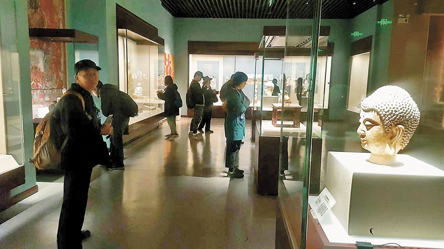 ◆遊客遊覽須彌山博物館