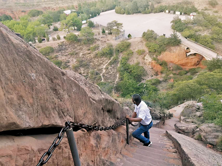 ◆遊客遊覽須彌山