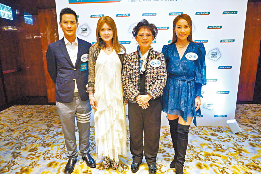 ◆鄭嘉穎跟陳小寶和陳細潔甚熟稔，右為曹敏莉。