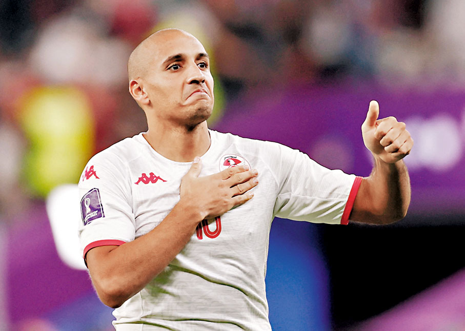 ◆ 卡斯里向球迷致意。  路透社