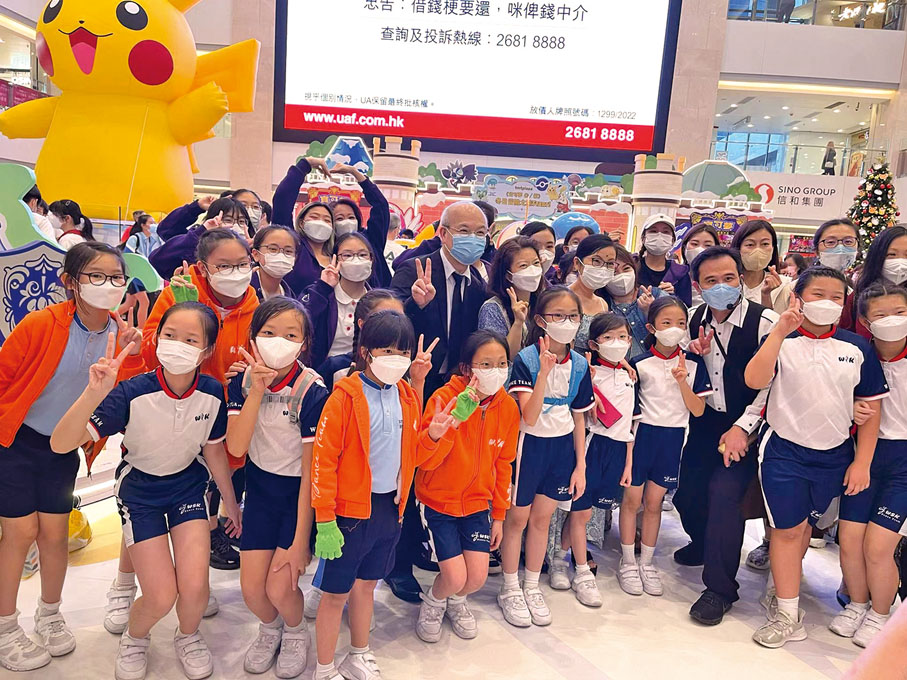 ◆屯門順德聯誼總會胡少渠紀念小學舞蹈團發起社區快閃舞活動,校長、主任和眾多家教會代表前來打氣。