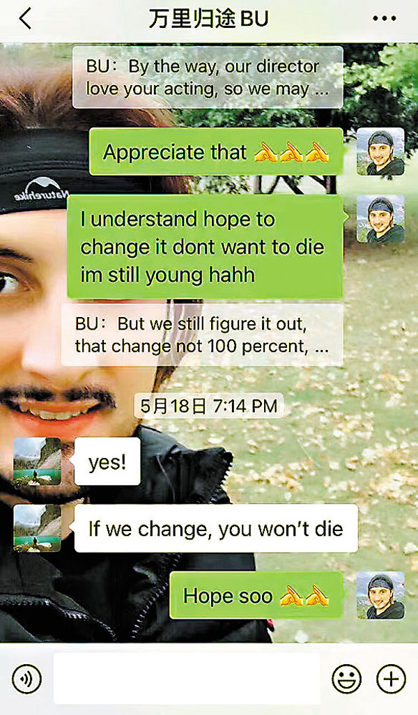 ◆埃米爾和導演助理溝通「加戲」。