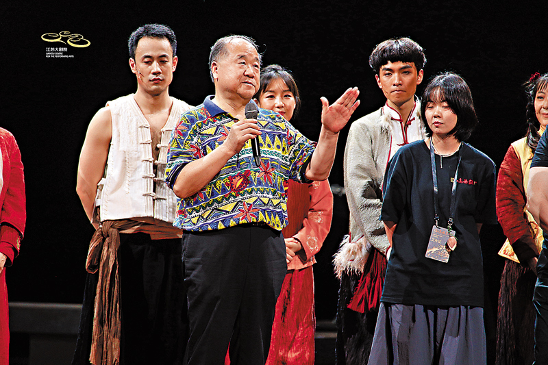 ◆莫言觀看《紅高粱家族》首演後落淚發表感言。  受訪者供圖