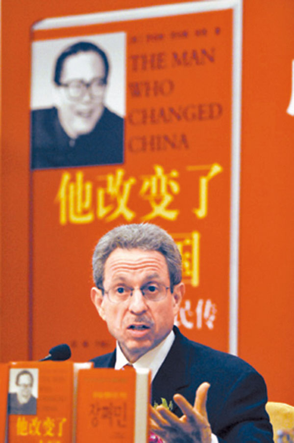 ◆《他改變了中國：江澤民傳》作者羅伯特·勞倫斯·庫恩       網上圖片