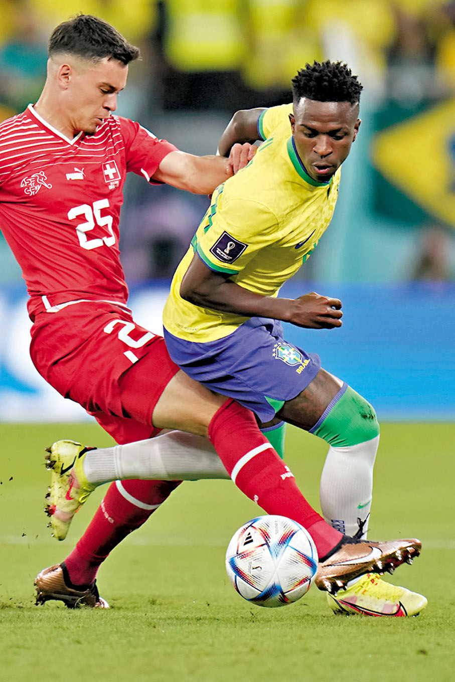 ◆翼鋒雲尼斯奧斯(右)是巴西小組首名出線的功臣。 法新社