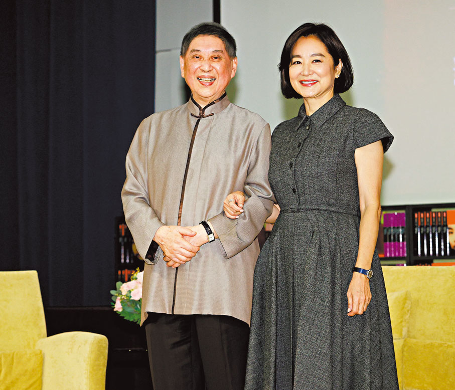 ◆林青霞前日在台北舉辦新書發表會，請來作家白先勇擔任對談人。