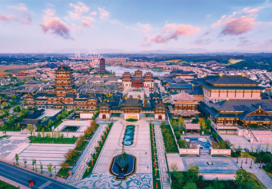 ◆首屆長沙市旅發大會的舉辦地——新華聯銅官窯古鎮。