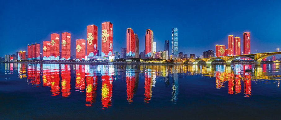 ◆ 美輪美奐的湘江燈光秀。