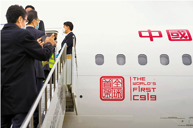 ◆ 機身前部印有「全球首架」的「中國印」標識。新華社