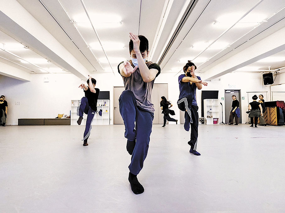 ◆《棕色》帶來有別於以往CCDC作品的動作語彙。攝影：Worldwide Dancer Project