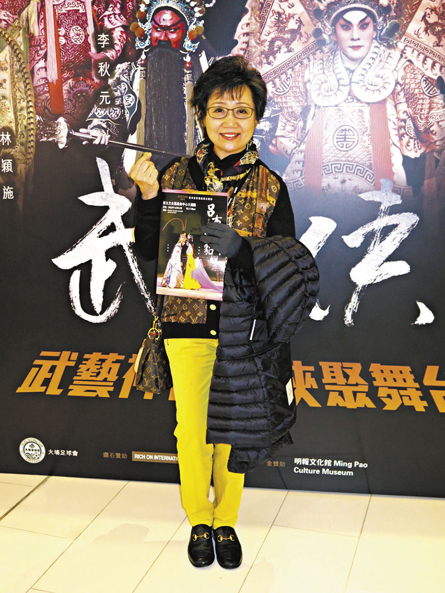 ◆張德蘭潮擺韓式愛心手勢。