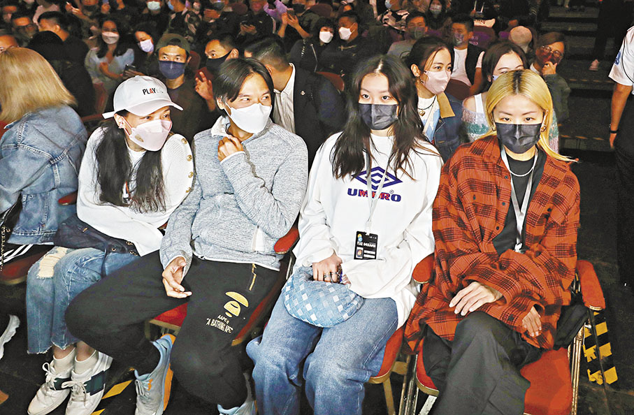 ◆Eason太太徐濠縈與女兒，以及馮德倫、舒淇也是座上客。