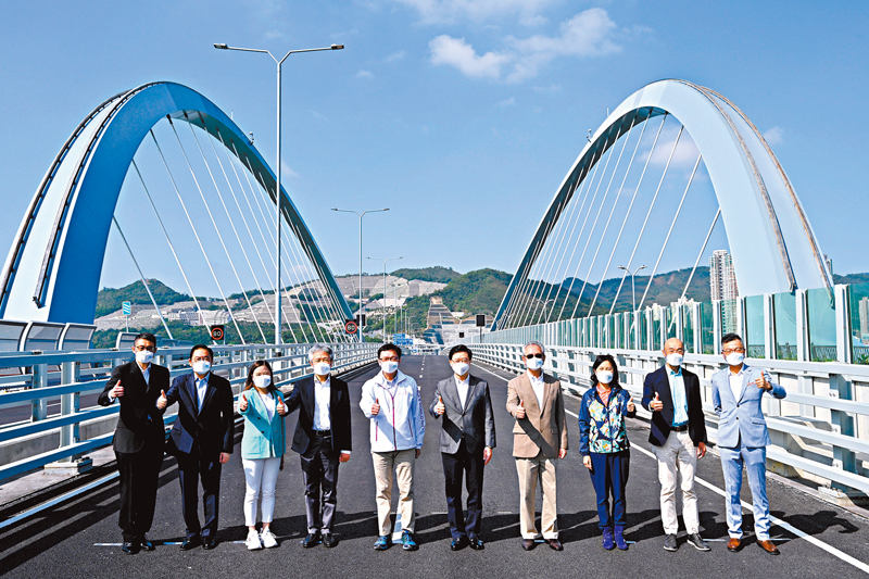 ◆ 李家超出席將軍澳—藍田隧道和將軍澳跨灣連接路通車儀式。