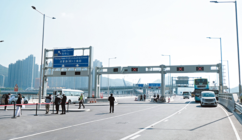 ◆ 將藍隧道和跨灣大橋今日通車。 香港文匯報記者涂穴  攝