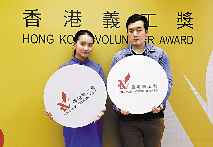 ◆得獎義工潘浠淳(左)及陳尚懿(右)。 香港文匯報記者郭木又 攝