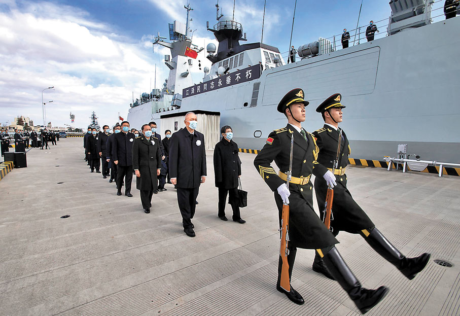 ◆12月11日，遵照江澤民同志及其親屬的意願，敬愛的江澤民同志的骨灰在長江入海口撒入大海。受黨中央委託，中共中央政治局常委、中央書記處書記蔡奇等領導同志和江澤民同志的夫人王冶坪等親屬護送骨灰撒放。     新華社