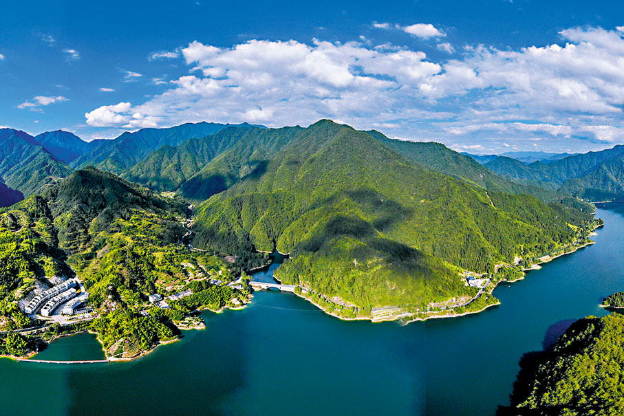 ◆錢江源國家公園體制試點區的蓮花湖景觀。 資料圖片