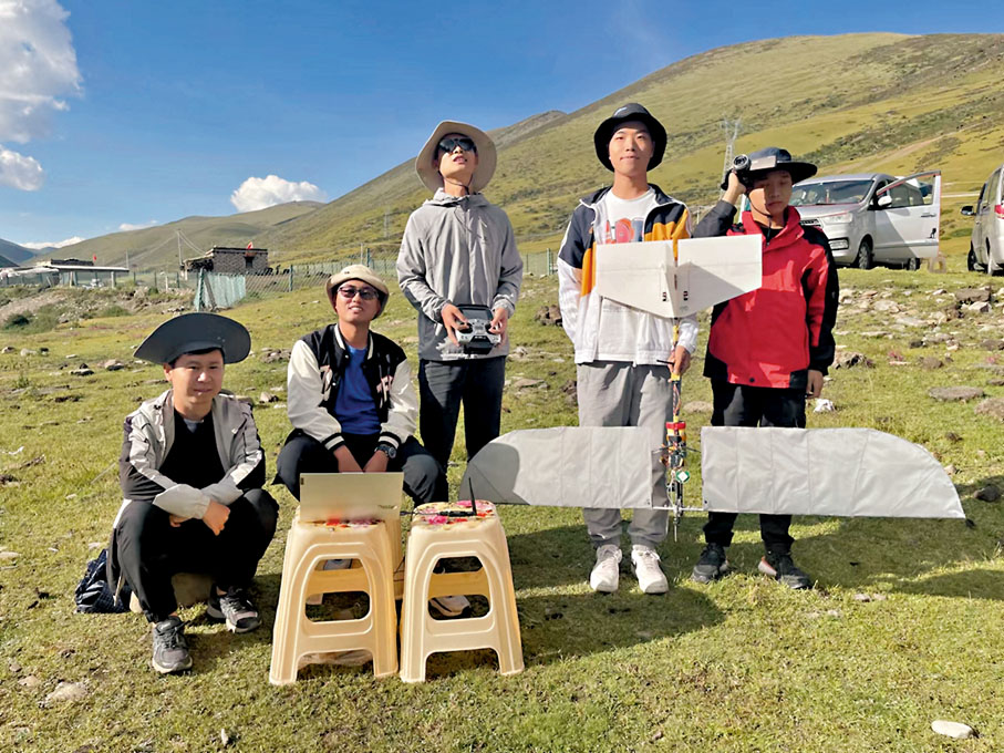 ◆西工大撲翼式無人機團隊進行外場飛行測試。