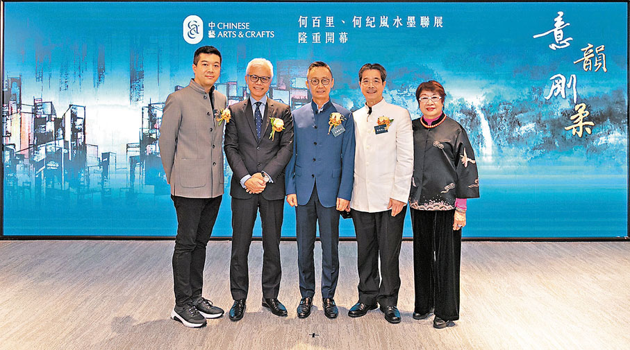 ◆左起：何紀嵐、吳志華、包燕飛、何百里、何百里太太。