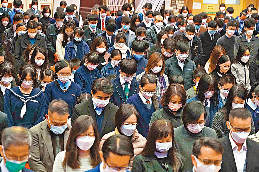 ◆全場肅立為死難同胞默哀。香港文匯報記者曾興偉  攝