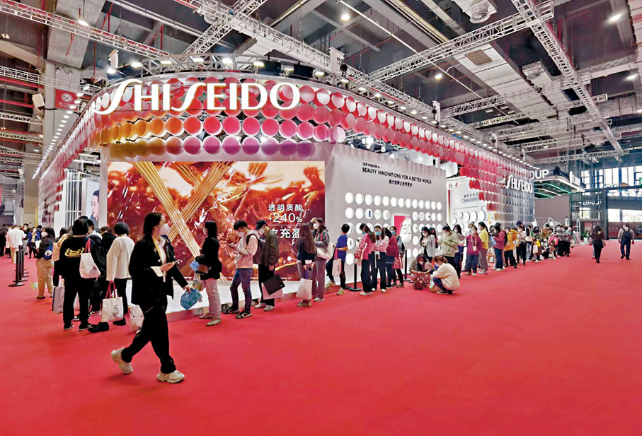 ◆日本資生堂多年來積極參與內地展會以拓展市場。圖為今年進博會期間該公司展台。倪夢璟  攝