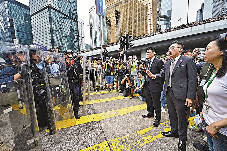 ◆ 2019年修例風波期間，時任公民黨成員的楊岳橋、譚文豪「親上前線」支援暴徒。 資料圖片
