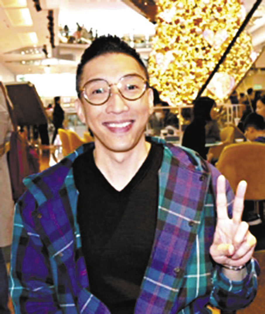 ◆煒唐在又一城某咖啡室接受訪問。