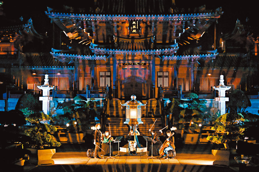 ◆譚盾《淨土 ‧ 蓮Immersive實景秀》，在志蓮淨苑庭院與園林裏舉行。