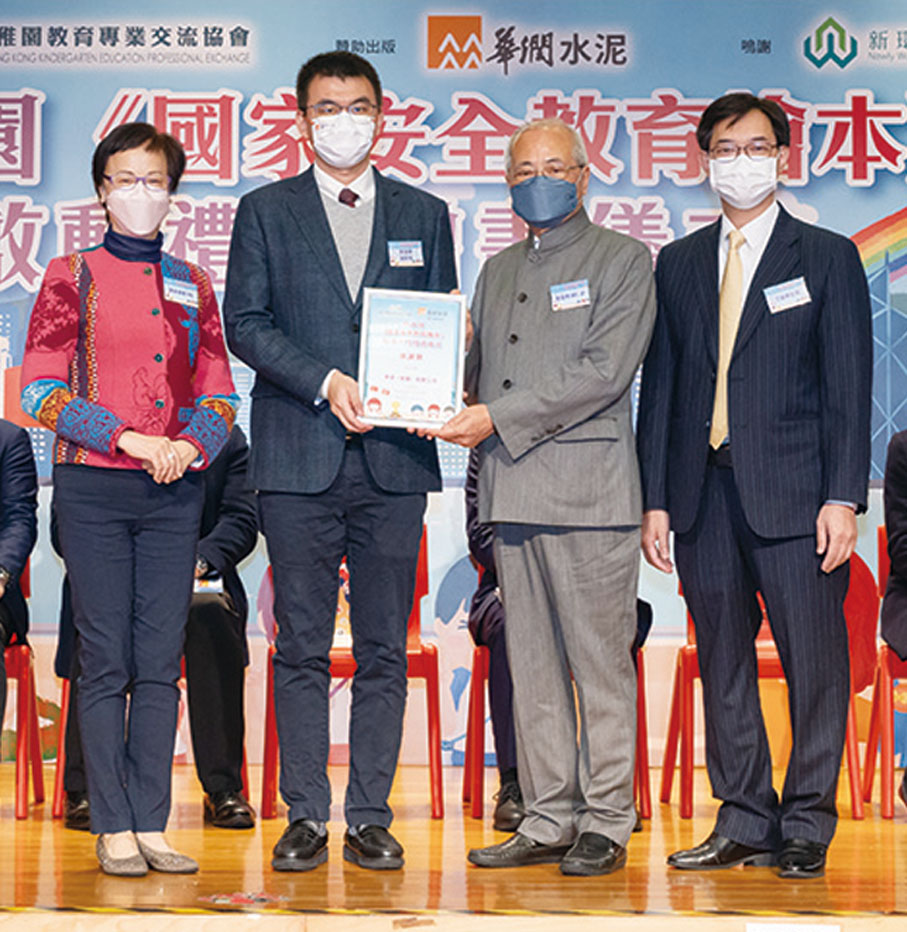 ◆ 協會致送感謝狀予華潤集團青年工作部副部長劉宜朋。