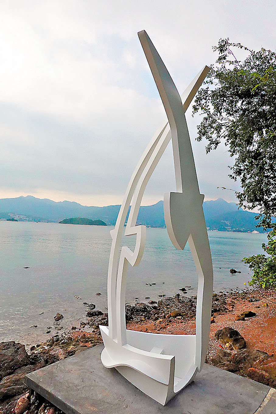 ◆朱卓慧《歸航》象徵鹽田梓的宗教文化。