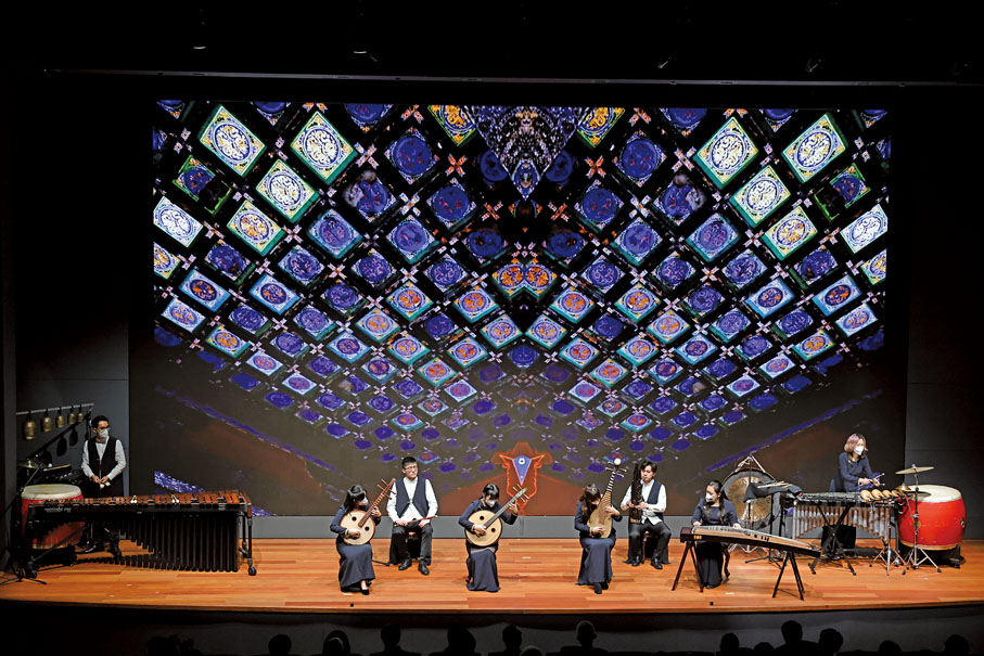 ◆ 香港天籟敦煌樂團帶領觀眾神遊北京故宮建築群。