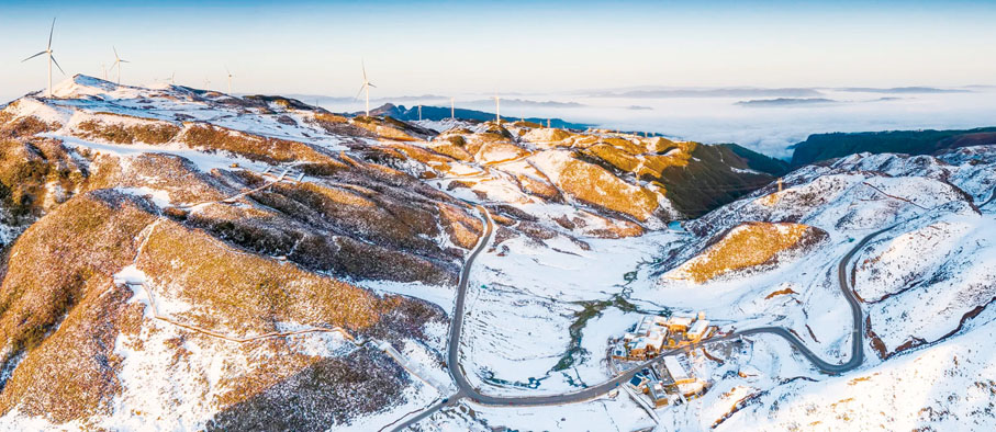 ◆ 銀裝素裹的烏蒙大草原。攝影：尹剛