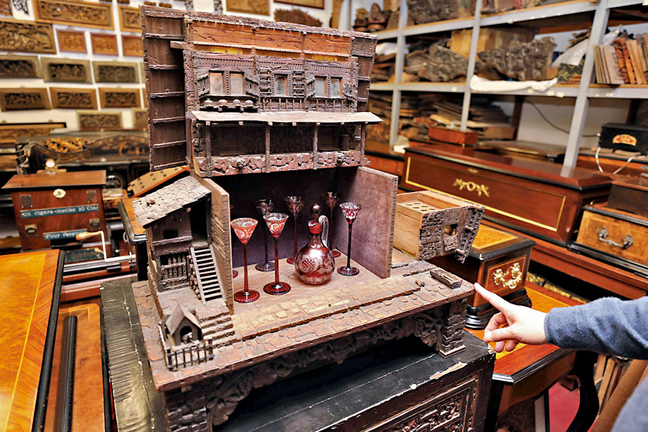 ◆這具功能性居酒屋木雕非常精美。