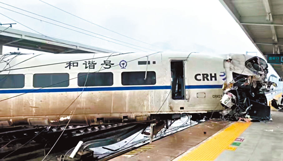 ◆6月4日，貴陽北至廣州南的D2809次旅客列車在貴州榕江站撞上泥石流脫線。 資料圖片