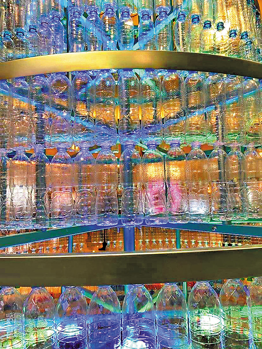 ◆聖誕樹以回收膠樽升級再造。