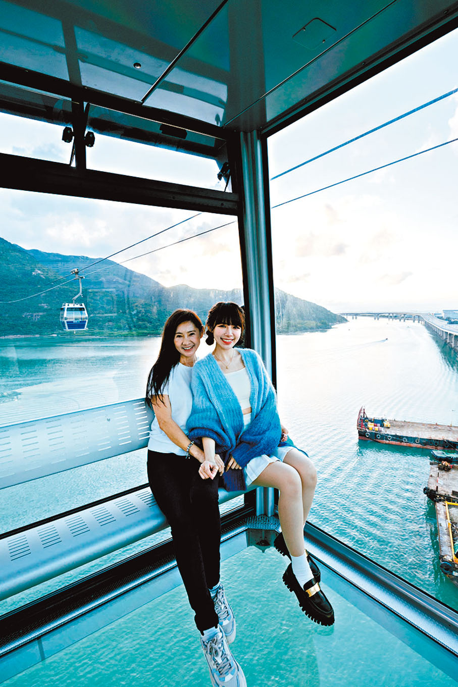 ◆林明禎難得與媽咪一齊開工。