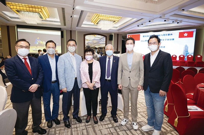 ◆ 左起：陳志球博士、立法會議員陳紹雄、文化體育及旅遊局局長楊潤雄、劉健儀律師、香港台山社團總會首席監事長陳更、立法會議員吳傑莊博士、立法會議員楊永杰。